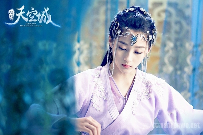 Tạo hình cổ trang đẹp long lanh của Qaun Hiểu Đồng trong phim.