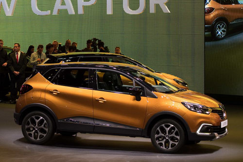 Renault captur 2017 đối thủ của toyota c-hr