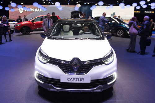 Renault captur 2017 đối thủ của toyota c-hr