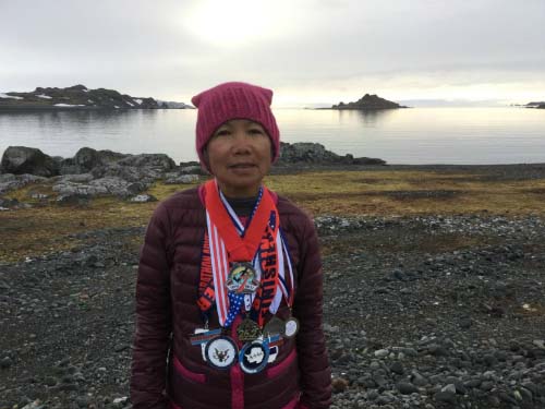 Cụ bà gốc Việt 70 tuổi chạy trên 7 lục địa trong 7 ngày - 1