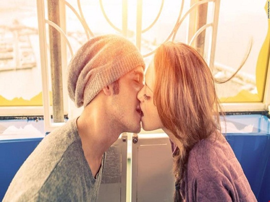 Cảnh báo 7 căn bệnh nguy hiểm có thể lây qua nụ hôn - 1