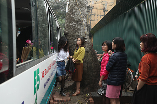 Chiêu độc: Hoán cải xe khách thành quán bún chả sau “cơn lốc” dẹp vỉa hè - 5