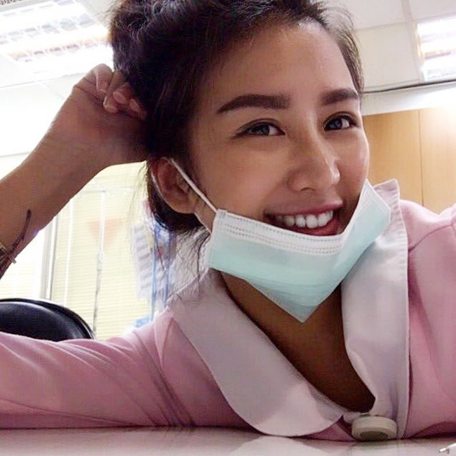 Nữ y tá Đài Loan gây thiện cảm bởi nụ cười rạng rỡ. 