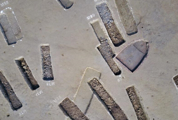 Đào được 200 quan tài cổ nghìn năm dài như thuyền ở TQ - 3