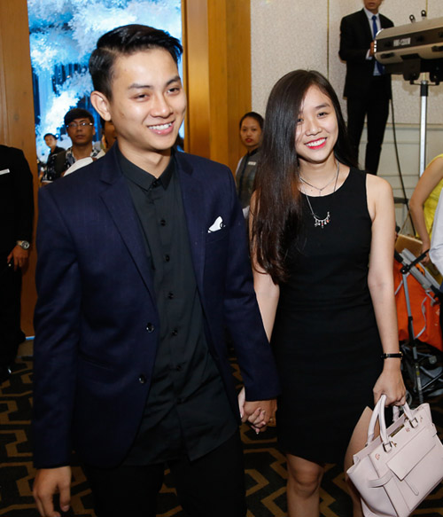 Hoài Lâm nắm tay bạn gái không rời tại đám cưới Mai Quốc Việt - 1