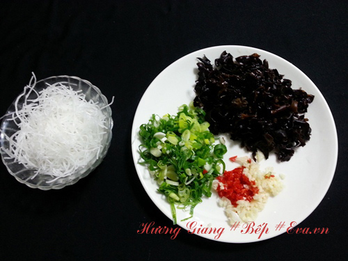 Bữa trưa vui vẻ với nem rán vàng ươm, giòn rụm - 2