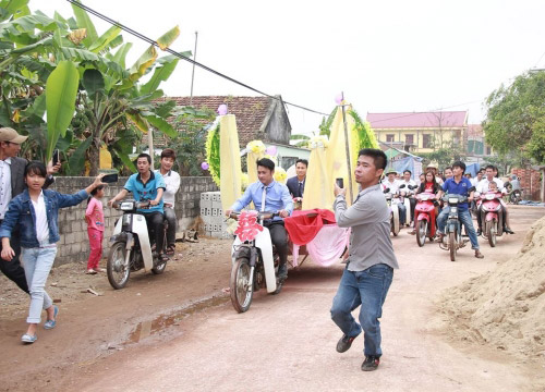 Độc đáo màn rước dâu bằng xe chở lúa ở Thanh Hóa - 3