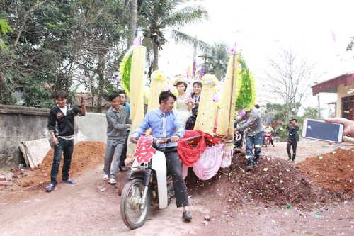 Độc đáo màn rước dâu bằng xe chở lúa ở Thanh Hóa - 8