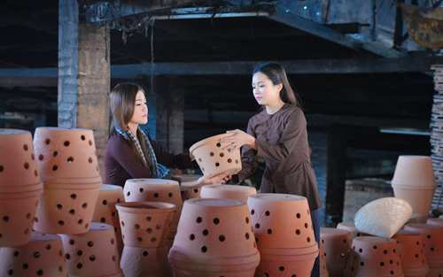 Bộ ảnh làm gốm của hai cô gái trẻ "đốn tim" dân mạng - 2
