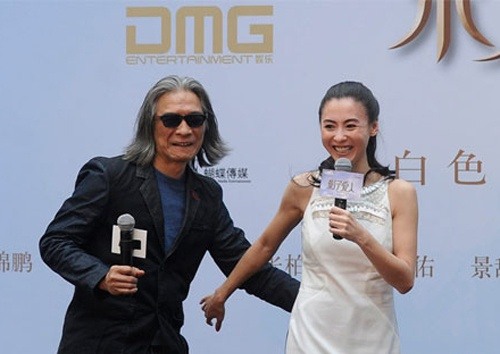 Mỹ nhân "đỏ mặt" vì các quý ông quá bạo trước ống kính - 3