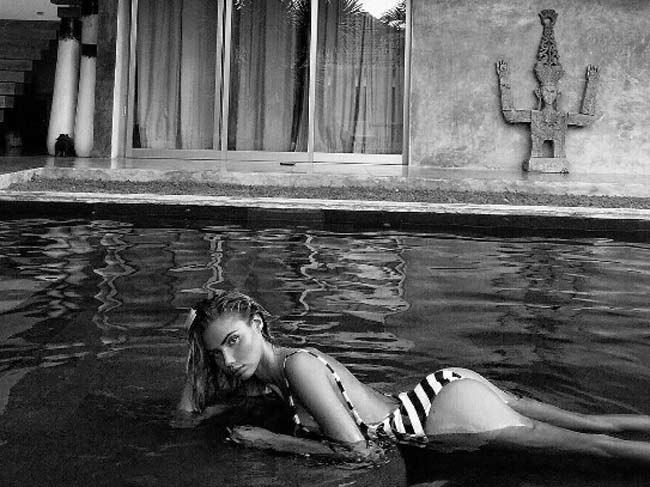 Bồ cũ Justin Bieber gây sốt vì ngày càng táo bạo - 13