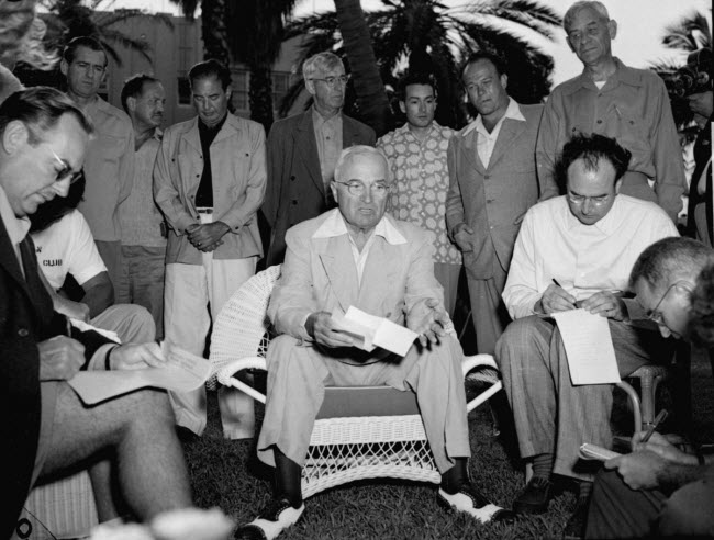 Tổng thống Harry Truman cũng thường nghỉ dưỡng tại “Tiểu Nhà Trắng”, nhưng ngôi nhà này ở Key West, bang Florida. Ông thỉnh thoảng tổ chức các cuộc họp báo trong khi nghỉ tại đây.