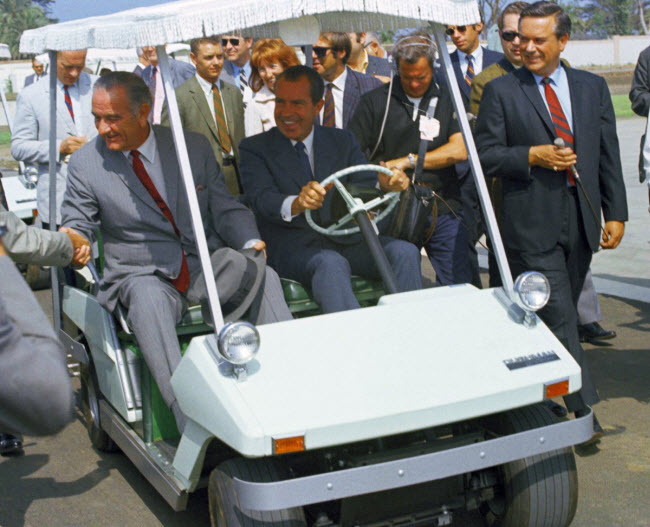Tổng thống Richard Nixon thích nghỉ dưỡng tại “Nhà Trắng phía tây” của ông tại San Clemente, California. Khu bất động sản này rộng hơn 4.000 m2 với tầm nhìn hướng ra biển và hiện được định giá khoảng 63 triệu USD.