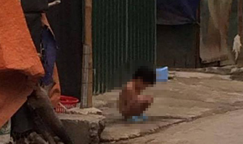 Bé gái trần truồng giữa trời rét: Người mẹ nói gì? - 3