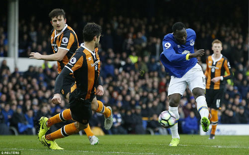 Everton - Hull City: Sau thẻ đỏ là mưa bàn thắng - 1