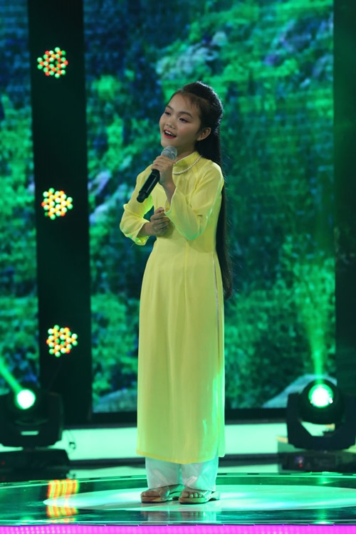 Cô bé 13 tuổi hát dân ca Hà Tĩnh ngọt như NSND Thu Hiền - 1