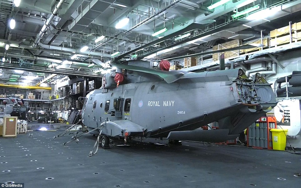 Bên trong chiến hạm lớn nhất nước Anh - 4