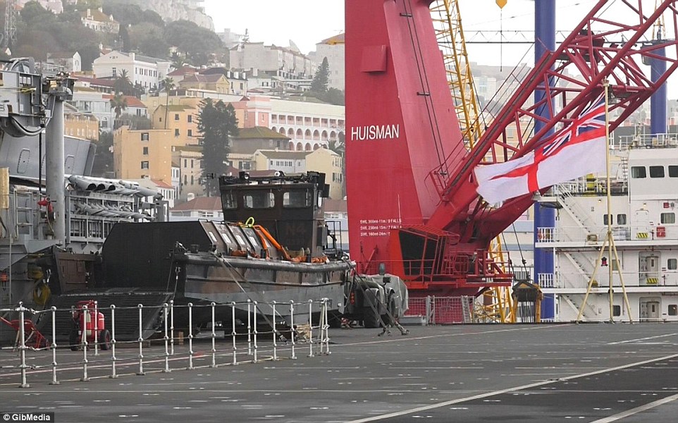 Bên trong chiến hạm lớn nhất nước Anh - 8