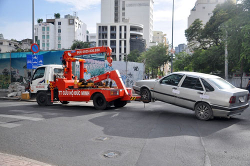 Ông Tây ngơ ngác khi bị ông Đoàn Ngọc Hải chỉ đạo cẩu ô tô - 6