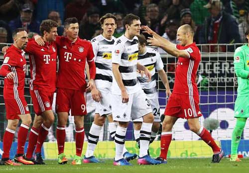 Gladbach - Bayern Munich: Người hùng lạ mà quen - 1