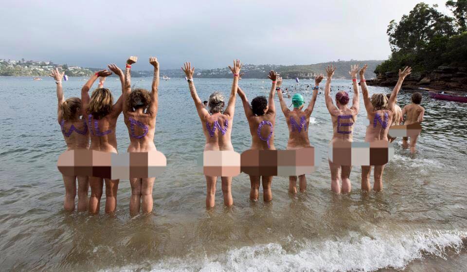 Úc: Ngàn người rủ nhau khỏa thân tắm biển làm từ thiện - 1