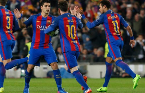 Barca: Khi Messi – Neymar – Suarez là bộ ba “trung vệ” - 1