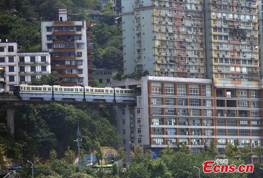 TQ: Vì sao tàu điện trên cao &#34;xuyên thủng&#34; nhà 19 tầng? - 2