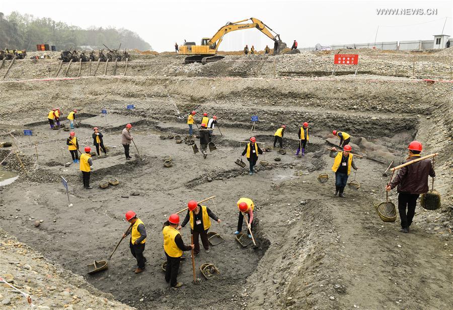 TQ: Đào được kho báu 10.000 món vàng bạc dưới đáy sông - 2