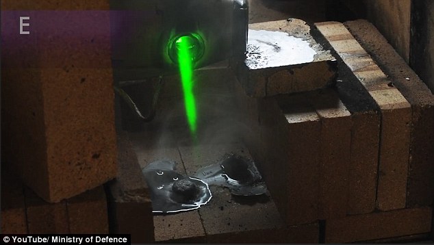 Anh trình diễn vũ khí laser cắt máy bay như cắt bơ - 1