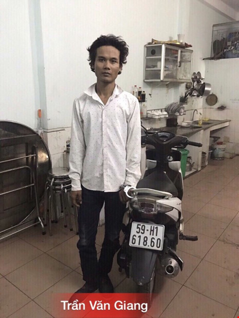 Đạp đầu xe, cầm dao đâm liên tiếp trinh sát đặc nhiệm - 2