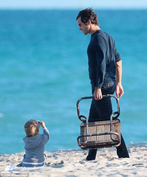 Federer ngượng "chín mặt" đối diện fan nữ có 1 không 2 - 6