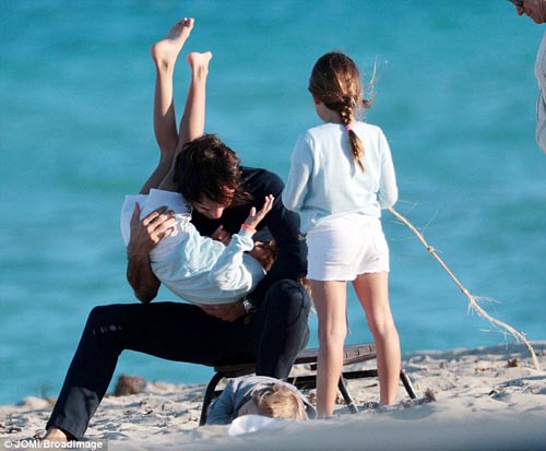 Federer ngượng "chín mặt" đối diện fan nữ có 1 không 2 - 4