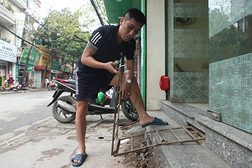 &#34;Tuyệt chiêu&#34; thoát &#34;cơn lốc&#34; vỉa hè của người Hà Nội - 7