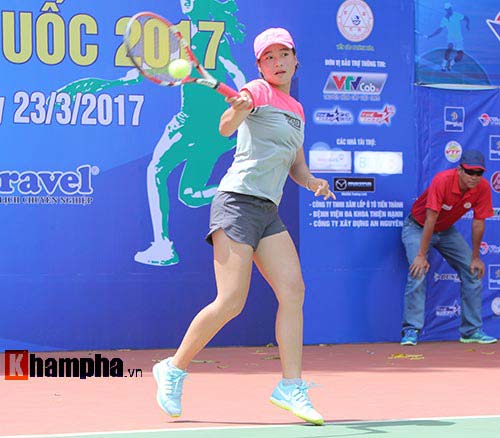 Đồng nghiệp Sharapova khoe sắc ở giải tennis quốc gia - 10