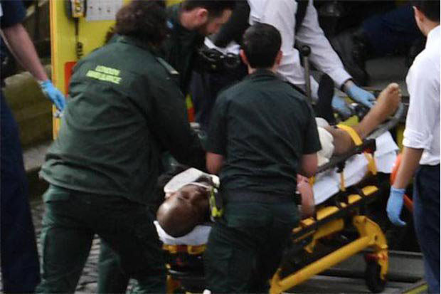 Hình ảnh đầu tiên về nghi phạm tấn công khủng bố London - 1