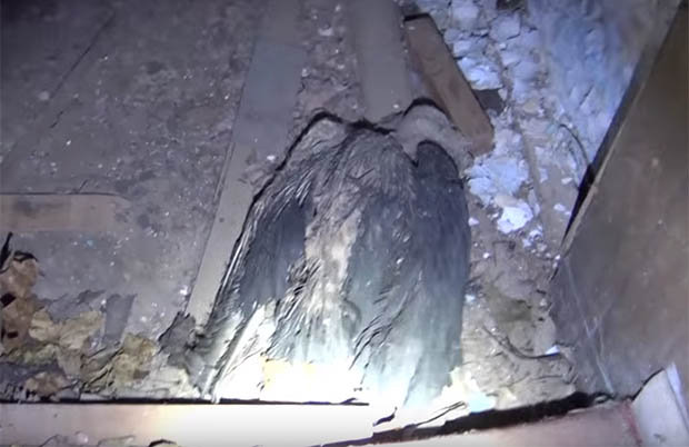 Video: Khám phá hầm 300 năm, phát hiện âm thanh đáng sợ - 2