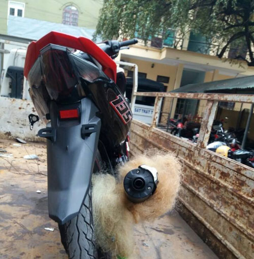 CSGT Thanh Hóa lại dùng súng bắn lưới bắt “quái xế” - 2