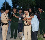 CSGT Thanh Hóa lại dùng súng bắn lưới bắt “quái xế” - 3