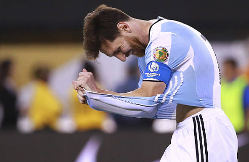Messi chạm nỗi đau cũ: Lại bỏ ĐT Argentina nếu thua Chile? - 1