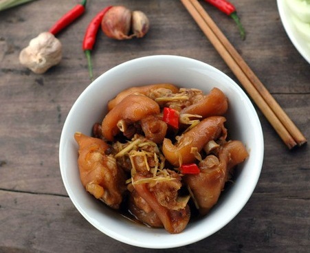 "Đánh bay" cả nồi cơm với món chân giò kho tương sả - 3