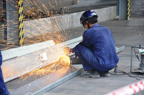 Ông Hải quyết dỡ mái che "khủng" của tòa nhà Saigon Centre chiếm vỉa hè - 7