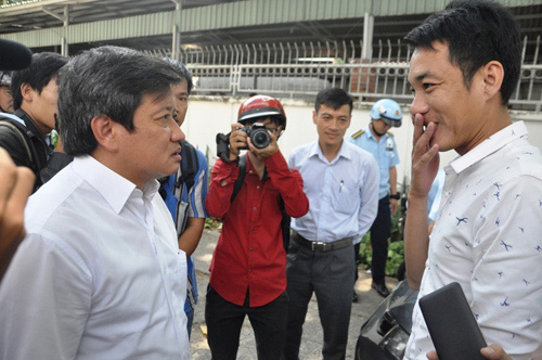 Ông Hải quyết dỡ mái che "khủng" của tòa nhà Saigon Centre chiếm vỉa hè - 9