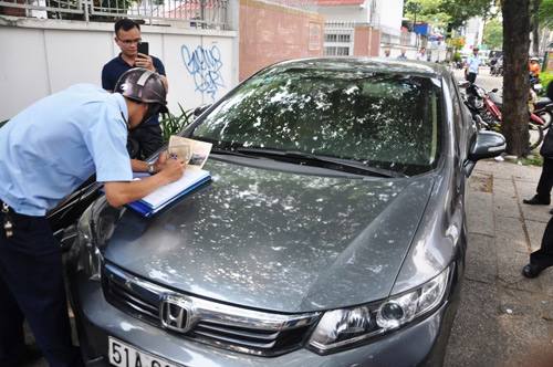 Ông Hải quyết dỡ mái che "khủng" của tòa nhà Saigon Centre chiếm vỉa hè - 8