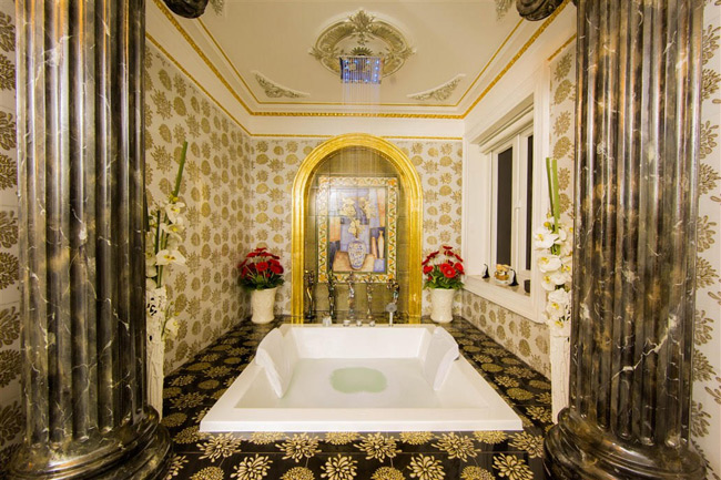 Khu vực nhà tắm cũng được trang bị những thiết bị vô cùng tiện nghi khiến chủ nhà luôn được tận hưởng những thời gian thư giãn nhất.