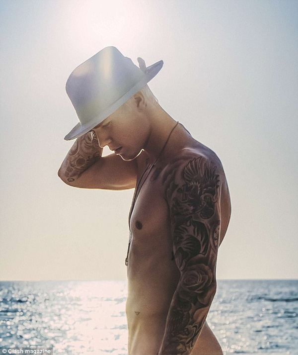 The shocking nudity of the 'saint of nakedness' Justin Bieber - 1