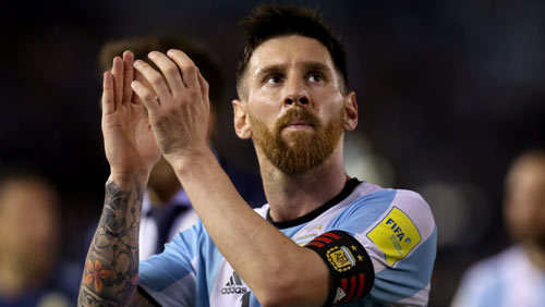 Messi bị “đánh” hội đồng: Án phạt nặng & &#34;kế độc&#34; của Real - 1
