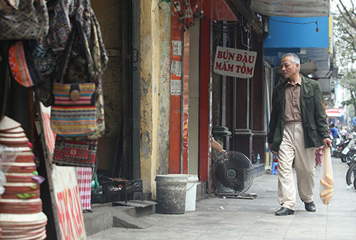 Dân Thủ đô chưng bếp xào nấu, nướng thịt trên hè phố - 7