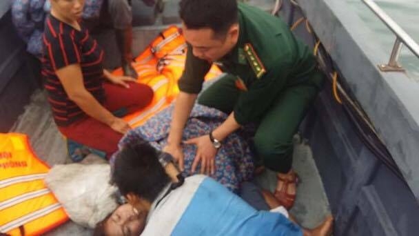 Đắm tàu trên biển Quảng Ninh, 4 người trong gia đình gặp nạn - 1