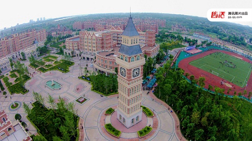 Những trường đại học gây &#34;sốc&#34; vì quá giống kỳ quan thế giới - 13