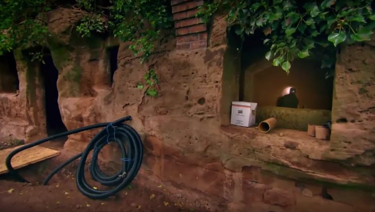 Bỏ gần 2 tỷ mua hang động để làm căn hộ trong mơ - 7